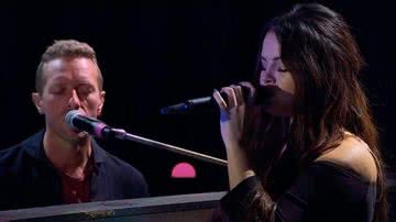 Coldplay e Selena Gomez cantam 'Let Somebody Go' juntos pela primeira vez - Reprodução/Youtube