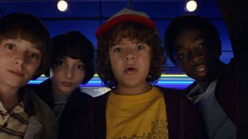 Will, Mike, Dustin e Lucas no Arcade, local da série "Stranger Things" - Divulgação/Netflix